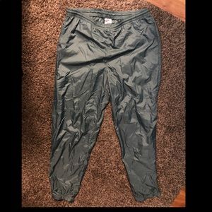 🔥 VINTAGE NIKE track pants/ windbreaker vibe.